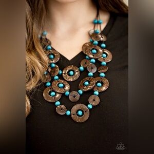 ❤️‍🔥5/$25❤️‍🔥 Bahama Bungalow Blue Necklace